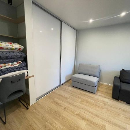 Апартаменти Modern 1Br Haven Near Two Parks Рига Екстер'єр фото