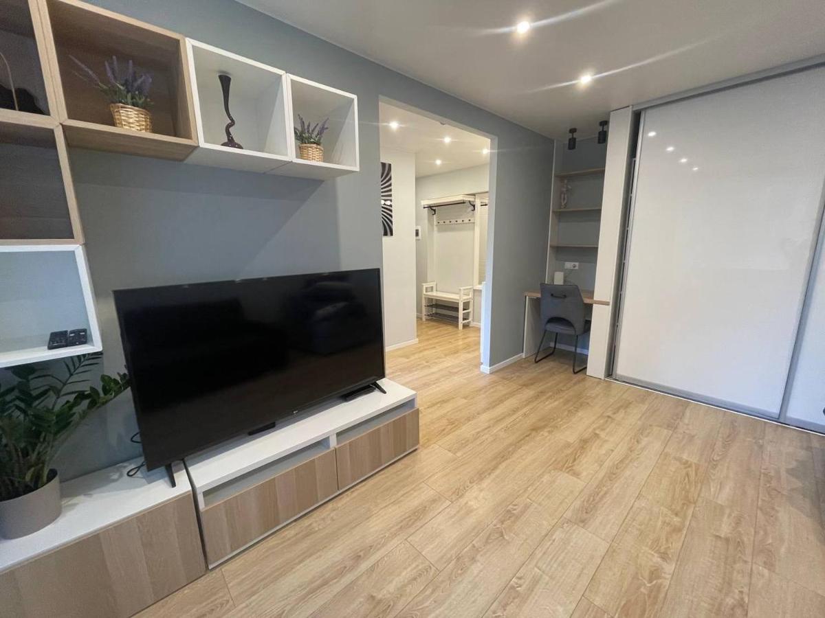 Апартаменти Modern 1Br Haven Near Two Parks Рига Екстер'єр фото