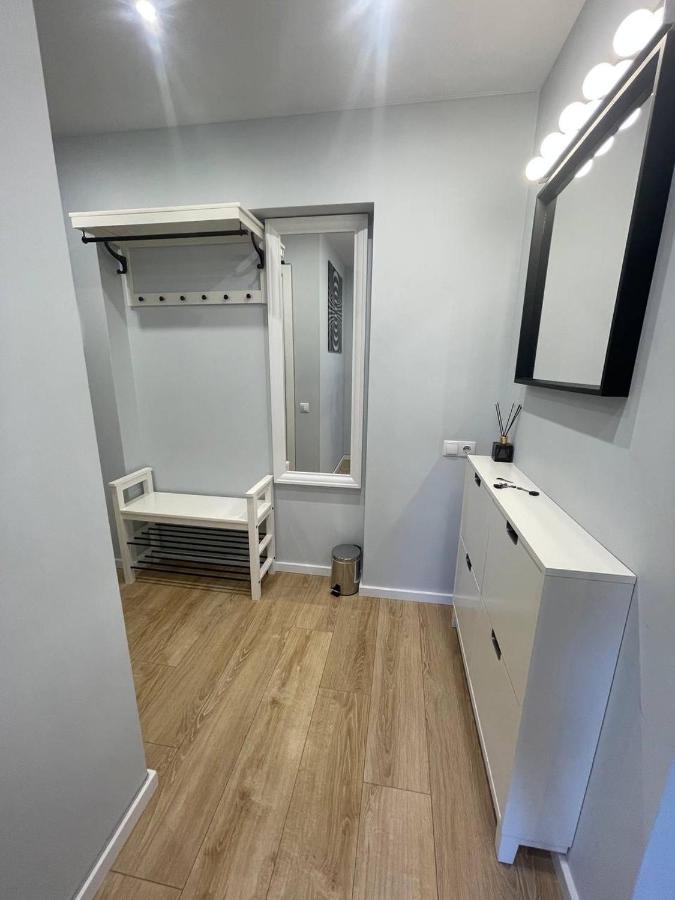 Апартаменти Modern 1Br Haven Near Two Parks Рига Екстер'єр фото